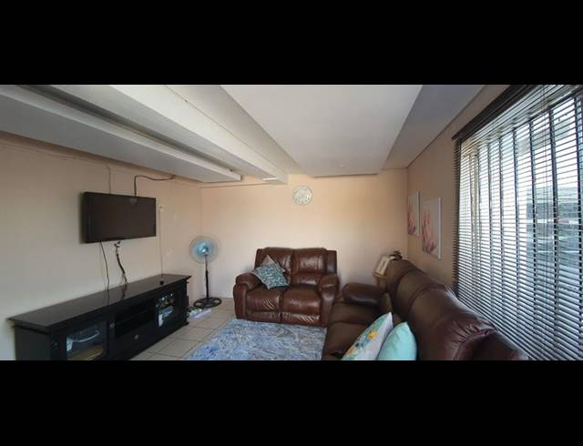 3 BEDROOM HOUSE FOR SALE IN SOUTH HILLS